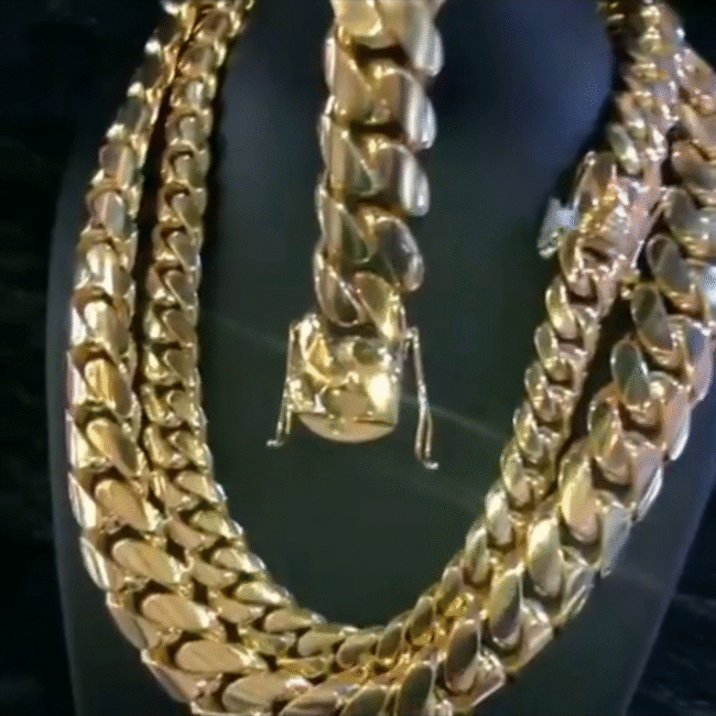 10mm and 20mm gold cuban link chain - Image 3