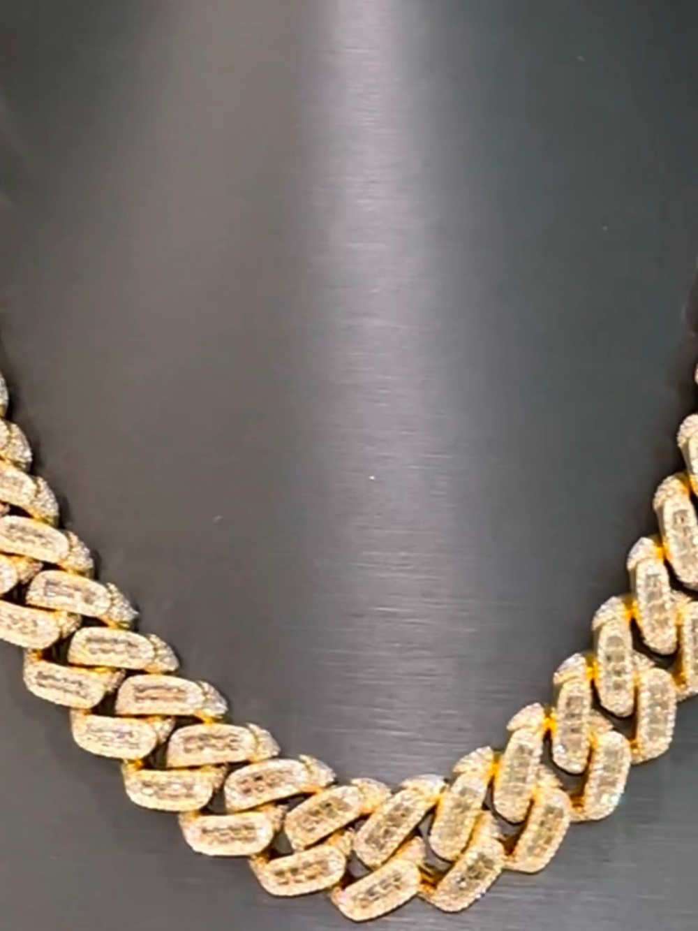 Moissanite Diamond Cuban Link Chain 18mm