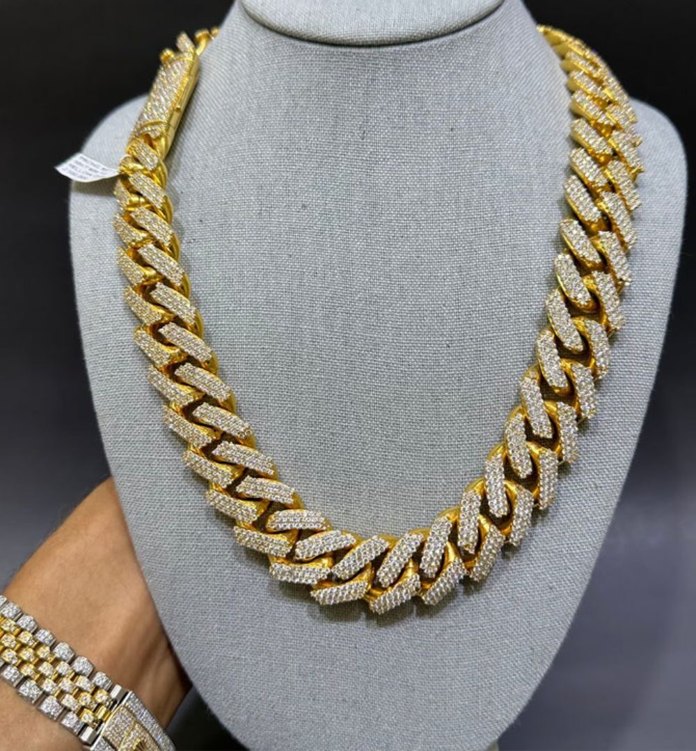  Diamond Cuban Link Chain with Pendant